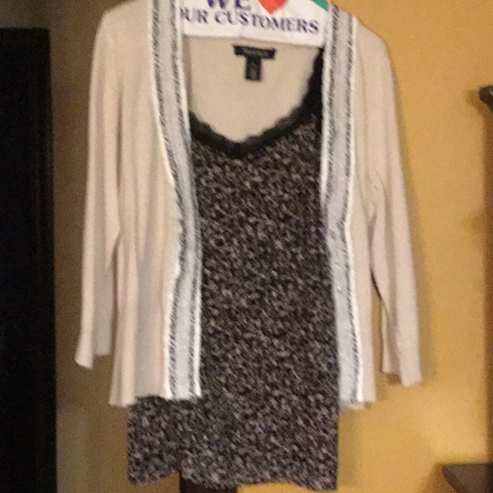 White House black market 2 pc set Med